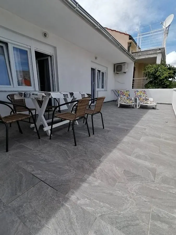 Rose 3 Apartment Baska