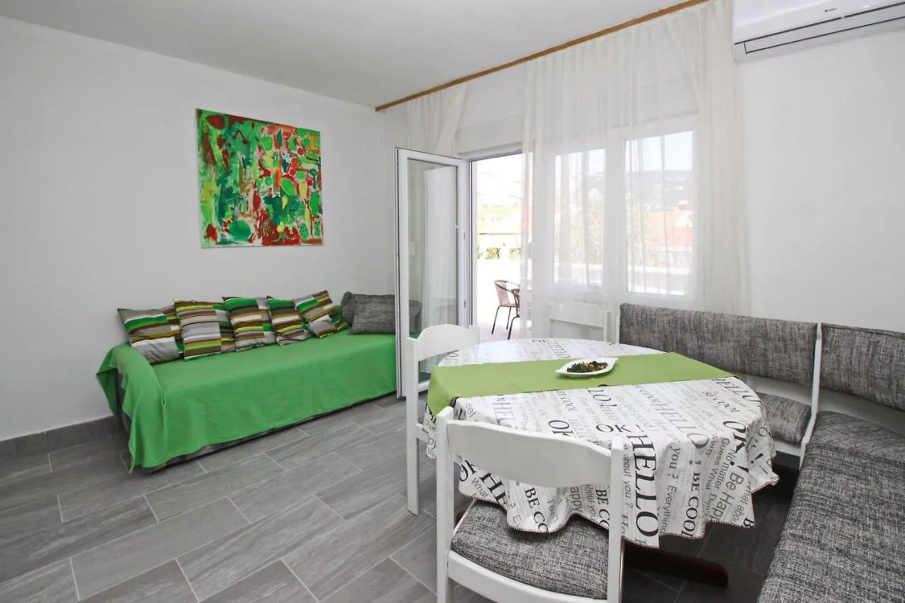 Rose 3 Apartment Baska