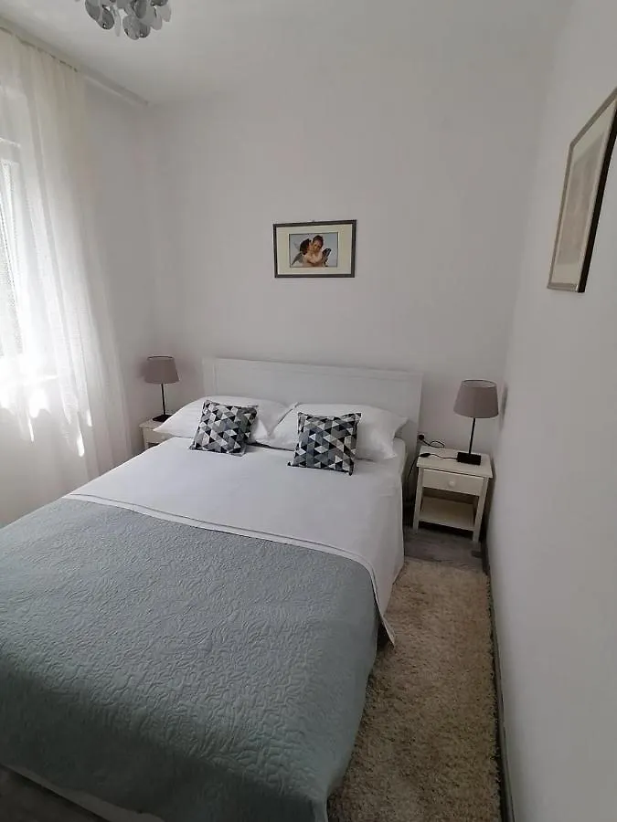 Rose 3 Apartment Baska  Croatia